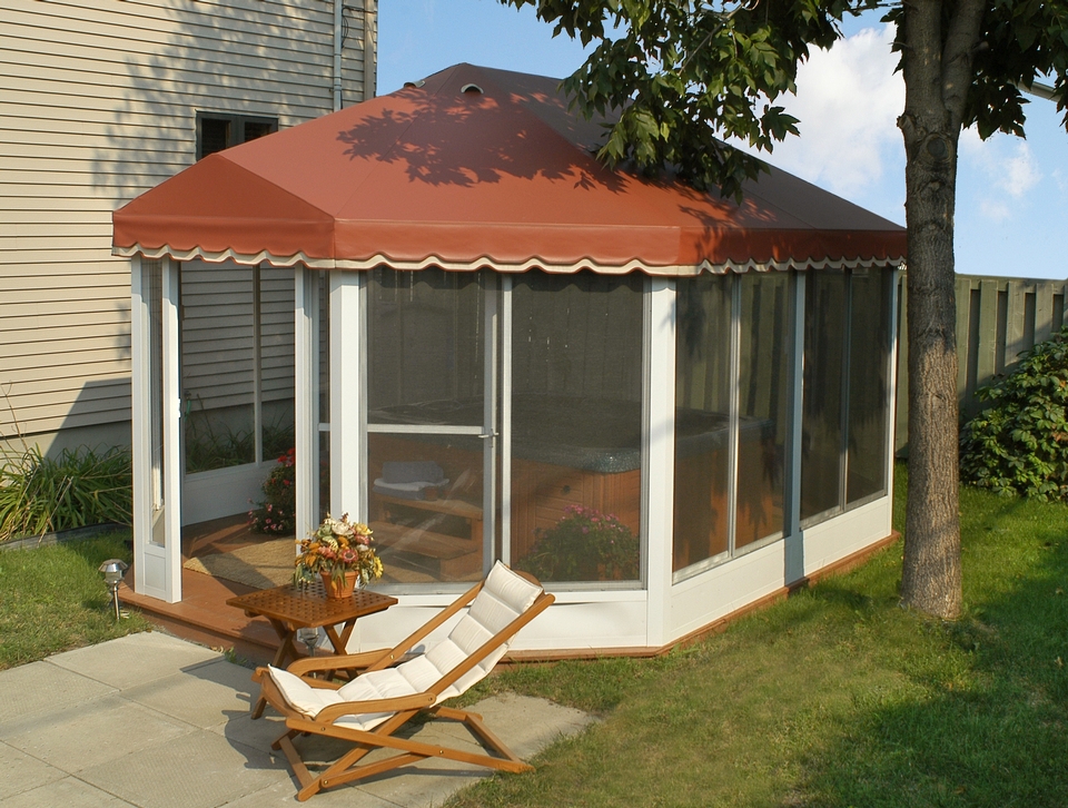 Carrousel Oblong Screen Enclosure