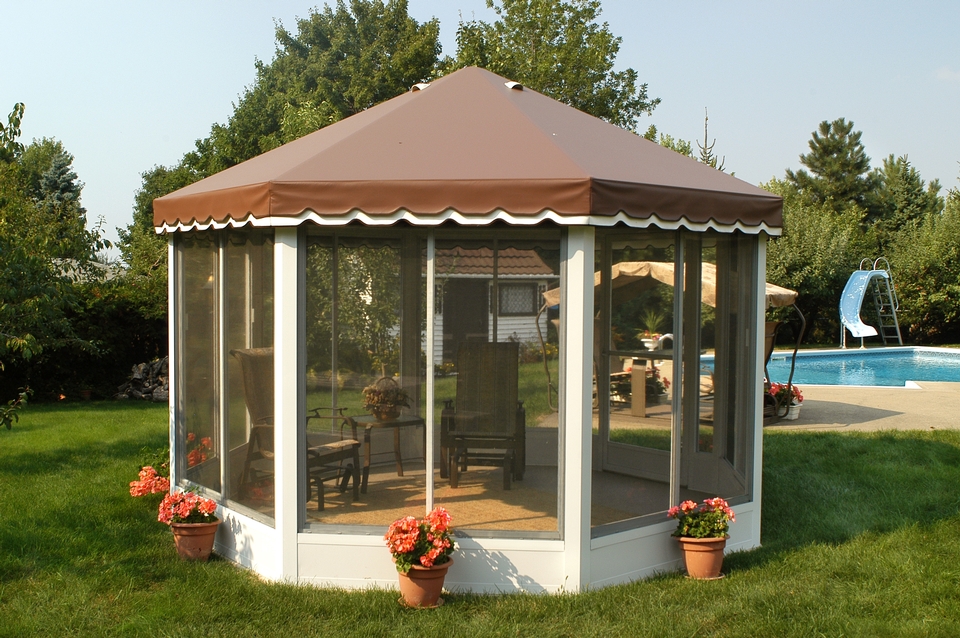 Carrousel Round Screen Enclosure